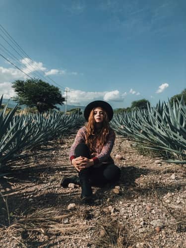 Fata in lanul de Aloe vera 